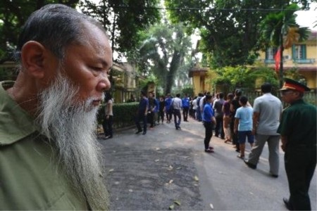 “Đại tướng Võ Nguyên Giáp sống mãi trong tim người Việt” - 1 Cảnh hàng nghìn người xếp hàng chờ vào viếng đại tướng gây ấn tượng mạnh với báo giới quốc tế