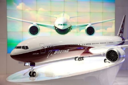 Ngắm dàn máy bay khủng tại triển lãm hàng không Dubai - 26 Riêng hãng Emirates đã đặt mua 150 chiếc 777X trong ngày khai mạc