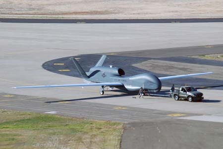Trung Quốc lộ ảnh máy bay do thám không người lái tầm xa - 2 Máy bay do thám Global Hawk của Mỹ