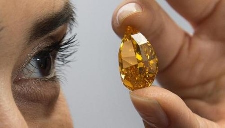 Chiêm ngưỡng viên kim cương màu cam lớn nhất thế giới có giá 36 triệu USD - 3 Đọc những thông tin kinh tế - tài chính mới nhất trên FICA: