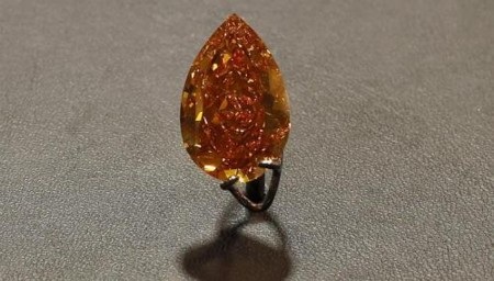 Chiêm ngưỡng viên kim cương màu cam lớn nhất thế giới có giá 36 triệu USD - 4 Đọc những thông tin kinh tế - tài chính mới nhất trên FICA: