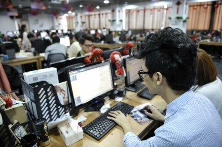 Trung Quốc: Mua sắm "điên cuồng" trong “Ngày độc thân” - 1 Thương mại điện tử đang tăng trưởng mạnh tại Trung Quốc