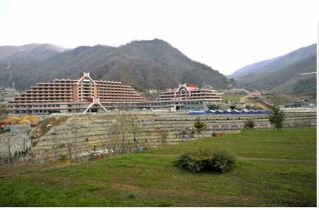 Hé lộ bên trong khu trượt tuyết tầm cỡ quốc tế của Triều Tiên - 4 Thanh Tùng