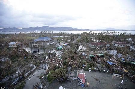 Philippines: 10.000 người ở một tỉnh có thể đã thiệt mạng vì bão Haiyan - 4 Khó có thể tìm thấy một ngôi nhà nguyên vẹn tại nơi bão đi qua