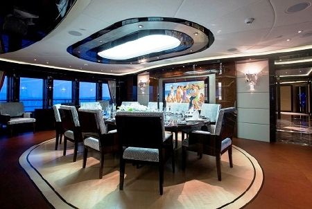 Chiêm ngưỡng du thuyền xa xỉ có giá thuê hơn 15 tỷ đồng/tuần - 12 Khu bàn tiệc trong nhà dành cho những bữa tối trang trọng