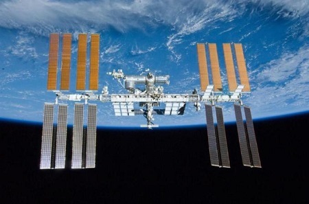 Các nhà du hành sửa chữa khẩn trạm ISS - 1 Trạm vũ trụ ISS