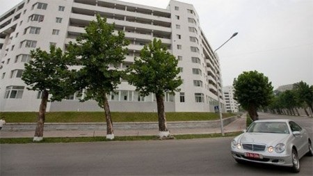 Một chiếc Mercedes đời mới tại Bình Nhưỡng