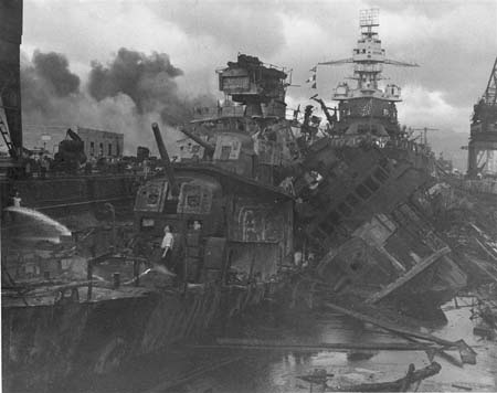 Mỹ tưởng niệm 72 năm sự kiện Trân Châu Cảng - 9 Hai tàu USS Downes và USS Cassin bị phá hủy hoàn toàn