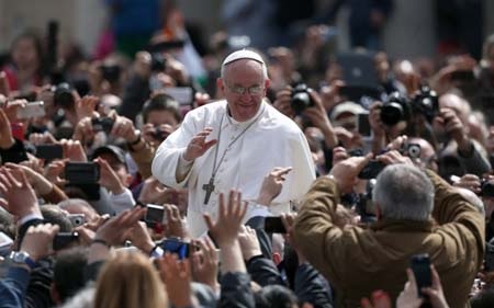 Giáo hoàng Francis được tạp chí Time bình chọn Nhân vật của năm - 1 Giáo hoàng Francis rất được các tín đồ yêu mến sau khi nhậm chức