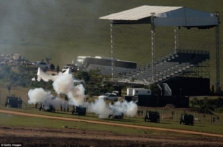 Loạt súng tiễn biệt Mandela