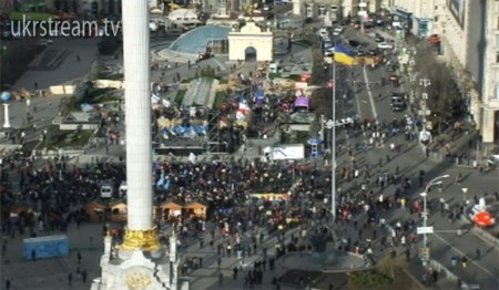 Hàng nghìn người Ukraine biểu tình, bao vây trụ sở chính phủ - 1 Khung cảnh quảng trường Độc Lập sáng 2/12