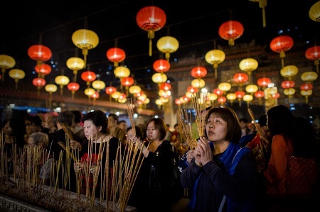 Đền Wong Tai Sin tại Hồng Kông chật cứng người đến cầu phúc đầu năm