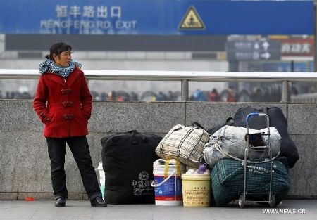 Những ai được lên tàu cũng không tránh khỏi cảnh chen chúc, chật chội