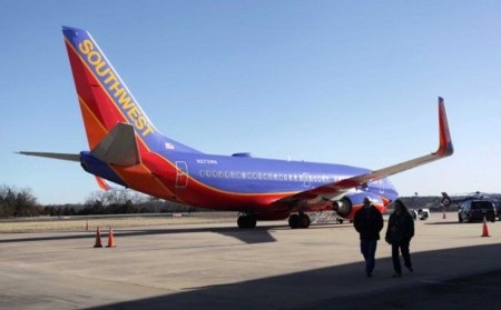 Mỹ: Máy bay chở 124 khách đáp nhầm sân bay, phi công bị “treo giò” - 1 Chiếc Boeing 737 của Southwest Airlines đã đáp nhầm sân bay