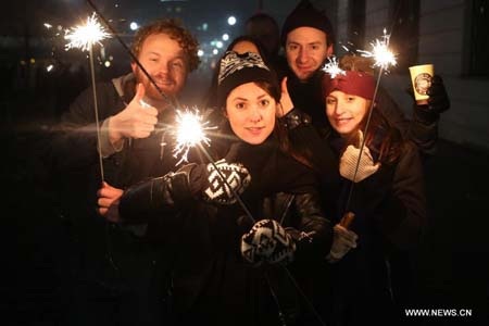 Pháo hoa rực sáng tại khu vực cổng