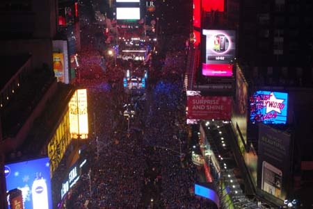 Khắp nơi là bầu không khí hân hoan rực rỡ màu sắc