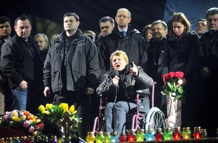 Bà Tymoshenko được thả, Tổng thống Yanukovych tìm cách rời Ukraine - 2 Bà Yulia Tymoshenko đã được trả tự do và tái xuất trước đám đông