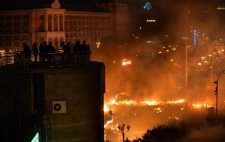 Thủ đô Ukraine ngùn ngụt khói lửa bạo lực, 25 người chết - 4 Thanh Tùng