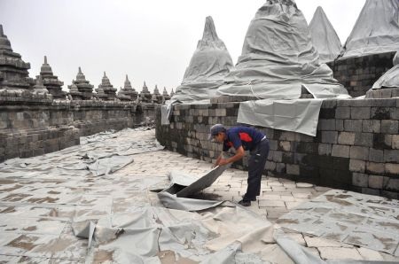 Indonesia: Núi lửa phun trào như hàng nghìn quả bom phát nổ - 10 Xem clip