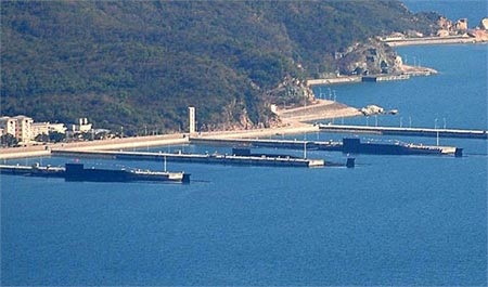 Trung Quốc chọn đảo Hải Nam làm căn cứ tàu ngầm hạt nhân mới? - 1 Tàu ngầm Type 094 của Trung Quốc tại vịnh Yalong, đảo Hải Nam