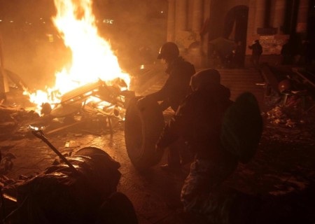 Thủ đô Ukraine ngùn ngụt khói lửa bạo lực, 25 người chết - 8 Thanh Tùng