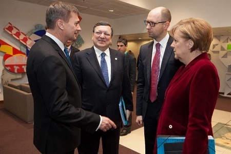 Phương Tây tức tối trước hiệp ước sáp nhập Crimea vào Nga - 2 Các lãnh đạo châu Âu đã luôn đứng về phía Ukraine trong cuộc khủng hoảng vừa qua