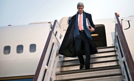 Ngoại trưởng Mỹ tới London bàn đối sách cho khủng hoảng Ukraine - 1 Ngoại trưởng Mỹ John Kerry có mặt tại London sáng 14/3