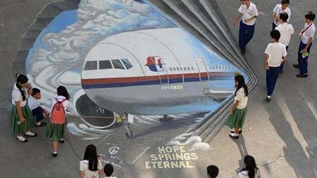 Kinh tế Malaysia thiệt hại lớn sau vụ máy bay mất tích - 1 Tác động của vụ MH370 lên kinh tế Malaysia đang dần lộ diện