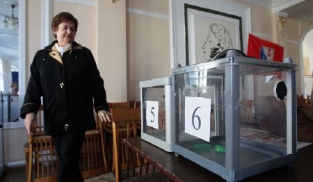 Người Crimea nô nức đi bỏ phiếu trong sự kiện lịch sử - 5 Theo hãng tin