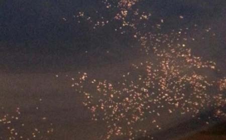 Bức ảnh được cho là chụp những mảnh vỡ trên khu vực biển gần nơi máy bay Malaysia mất tích