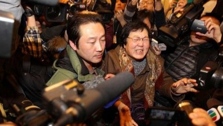 Người nhà các hành khách mất tích đều sốt ruột và giận dữ