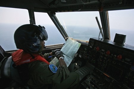 Phát hiện manh mối mới, Úc đổi trọng tâm tìm kiếm MH370 - 1 Các lực lượng tìm kiếm đã chuyển khu vực trọng tâm