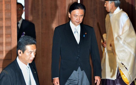 Quan chức an ninh Nhật tới thăm đền chiến tranh - 1 Ông Keiji Furuya trong
lần tới Yasukuni năm 2013
