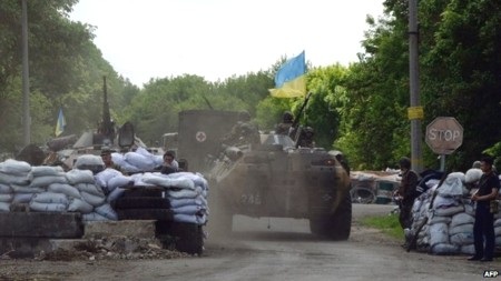 Quân đội Ukraine bị phục kích ở miền Đông, 8 người chết - 1 Quân đội Ukraine vẫn đang tiếp tục chiến dịch trấn áp người ly khai
