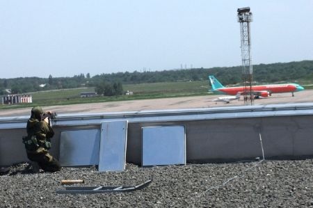 Giao tranh dữ dội tại sân bay Đông Ukraine bị quân ly khai chiếm đóng - 2 Lực lượng ly khai tại Donetsk phong tỏa sân bay