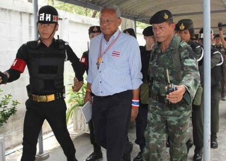 Lãnh đạo phe biểu tình Thái Lan bị buộc tội phản quốc - 1 Ông Suthep Thaugsuban đã bị cáo buộc tội phản quốc, kích động bạo lực