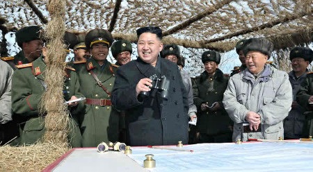 Triều Tiên đề xuất Hàn Quốc cùng ngừng hành động hiếu chiến - 1 Lãnh đạo Triều Tiên Kim Jong-un thị sát một cuộc tập trận