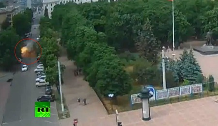 Hình ảnh thời điểm tòa nhà hành chính tại Lugansk bị trúng tên lửa