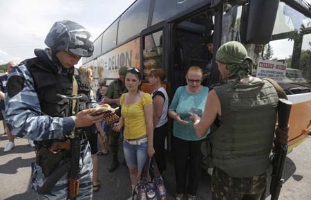 Nhiều người Ukraine tại vùng Donetsk đã tháo chạy sang Nga