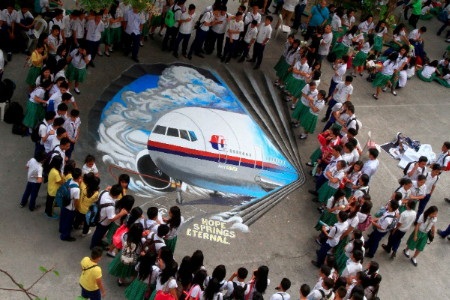 Quyên góp 5 triệu USD treo thưởng tìm máy bay MH370 - 1 Tung tích MH370 vẫn là dấu hỏi lớn