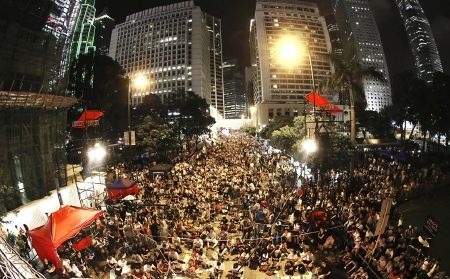 Hồng Kông: “Biển” người phản đối Trung Quốc chiếm phố trung tâm - 9 Thanh Tùng