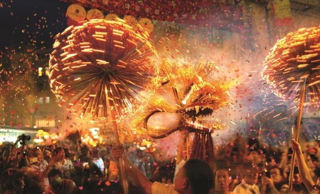 Trung thu đến với người Hồng Kôngtrong bầu không khí rộn ràng với những màn múa lân, rồng ấn tượng