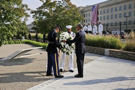 Tổng thống Obama đặt vòng hoa tại Lầu Năm Góc
