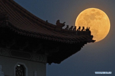 Trung thu rộn ràng khắp thế giới - 8 Trăng lên trong đêm trung thu tại Singapore