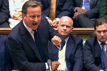 Quốc hội Anh phê chuẩn không kích phiến quân IS - 1 Thủ tướng Anh David Cameron đã phải trả lời nhiều câu hỏi về chiến dịch không kích