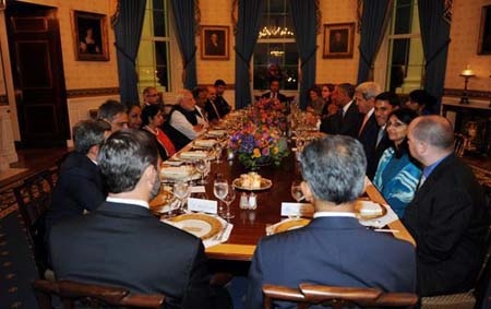 Thủ tướng Ấn Độ Modi hội đàm lịch sử với Tổng thống Obama - 2 Bữa tiệc diễn ra tại phòng xanh nhưng ông Modi không ăn gì ngoài uống nước ấm