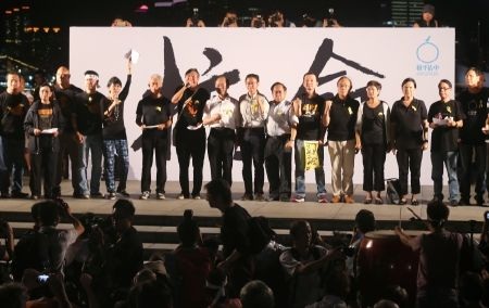 Người Hồng Kông nổi giận vì Bắc Kinh áp đặt cải cách bầu cử - 2 Một cuộc tuần hành của tổ chức Chiếm đóng trungȠtâm tại Hồng Kông