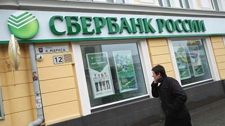Mỹ siết trừng phạt nhắm vào ngân hàng lớn nhất nước Nga - 1 Ngân hàng Sberbank lớn nhất của Nga đã bị Mỹ cấm vận