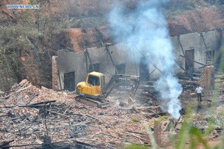 Lực lượng cứu hộ vẫn đang tìm kiếm nạn nhân trong đống đổ nát