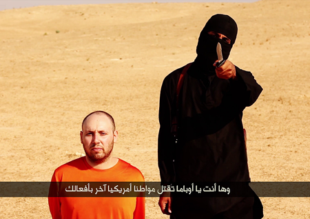 Nhà báo Mỹ Steven
Sotloff trong đoạn băng bị IS hành quyết